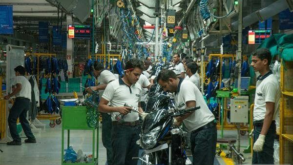 बजाज ऑटो की फैक्ट्री में 140 कर्मचारी मिले कोरोना पॉजिटिव, 2 की मौत