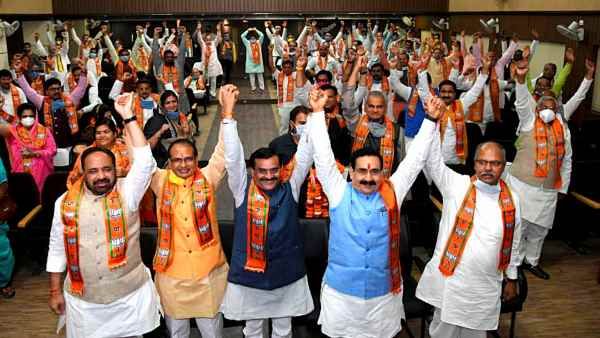 MP Bypoll:भाजपा के टिकट पर दलबदलुओं की जीत का चांस कितना है? पार्टी का ट्रैक रिकॉर्ड देखिए