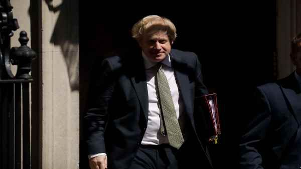 UK ने हॉन्ग कॉन्ग के 30 लाख नागरिकों को दिया वीजा का ऑफर