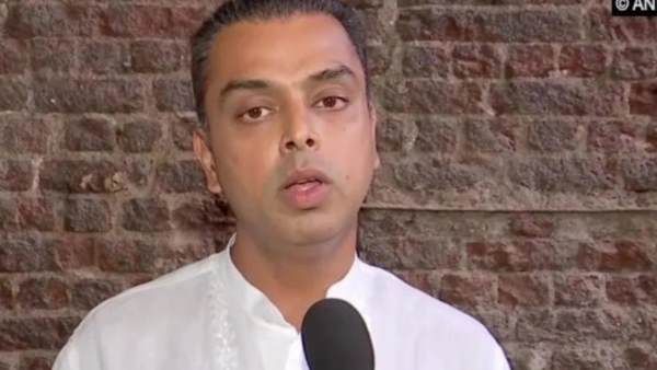 आपातकाल के 45 साल पूरे होने पर कांग्रेस नेता मिलिंद देवड़ा ने कहा- लोकतंत्र का परीक्षण करने पर वो वापस लड़ता है