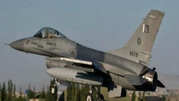 चीन के बाद पाकिस्तान के पेशावर में एयरफोर्स का विमान क्रैश, दो पायलट की मौके पर हुई मौत