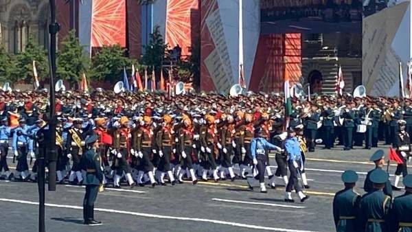 रूस की 75वीं विजय दिवस परेड में भारतीय सेना ने दिखाई अपनी ताकत, देखें तस्वीरें और वीडियो