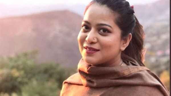 दिल्ली हिंसा से जुड़े केस में जमानत मिलने के बाद जामिया की छात्रा सफूरा तिहाड़ जेल से हुई रिहा