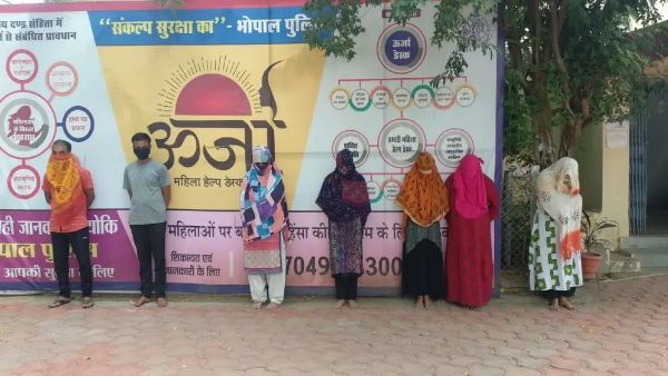 भोपाल : किराए के मकान पर 5 कॉल गर्ल के साथ पकड़े गए 2 किसान, वाट्सएप पर पसंद की थी फोटो