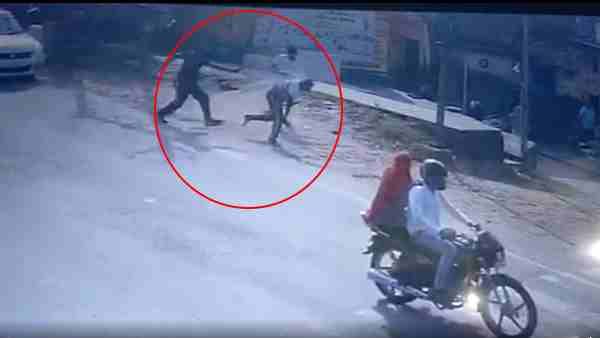 सोनीपत: बदमाशों ने सड़क के बीच युवक को दौड़ाया, फिर बरसाईं ताबड़तोड़ गोलियां, देखें VIDEO