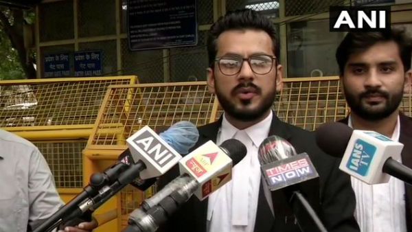 ताहिर हुसैन के वकील का दावा, सबूत इकट्ठा करने के लिए दिल्ली पुलिस रच सकती है साजिश