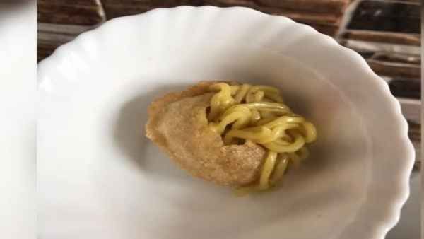 मैगी पानी पुरी की फोटो हुई वायरल लोग कह रहे 2020 से भी बदतर