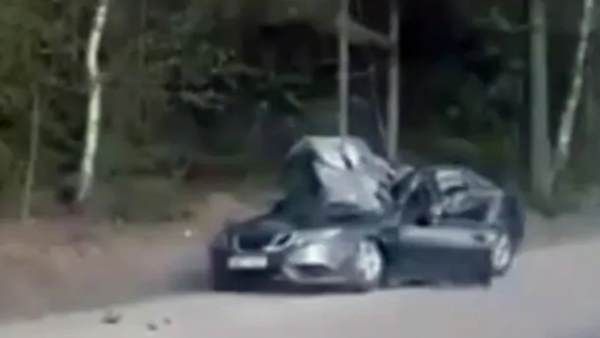 Video: सड़क किनारे खड़ी गाड़ी पर अचानक गिरा एक बड़ा पत्थर, ड्राइवर ने थोड़ी देर पहले...
