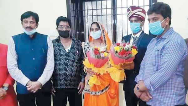 बेटे की मौत के दो साल बाद की बहू की शादी, बेटी की तरह किया विदा