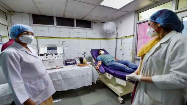 Good News: PGI रोहतक में 3 लोगों को लगाई गई कोरोना की वैक्सीन-हरियाणा के स्वास्थ्य मंत्री