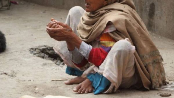 भीख मांगने वाली महिला के पास थे 4 फ्लैट और सोने के गहने, लालची बहू ने फोन के चार्जर से की हत्या