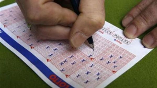 छप्पर फाड़ के बरसी दौलत! लगी लॉटरी और एक ही झटके में 1758 करोड़ का मालिक बना शख्स