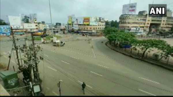 कर्नाटक में कोरोना वायरस के चलते पूरे प्रदेश में लॉकडाउन, सड़क पर पसरा सन्नाटा