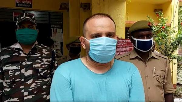 महाराजगंज: नेपाल बॉर्डर पर विदेशी नागरिक गिरफ्तार, खूफिया एजेंसियों ने की पूछताछ