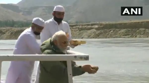 लद्दाख दौरे पर पीएम मोदी ने की थी सिंधु दर्शन पूजा, सामने आया Video