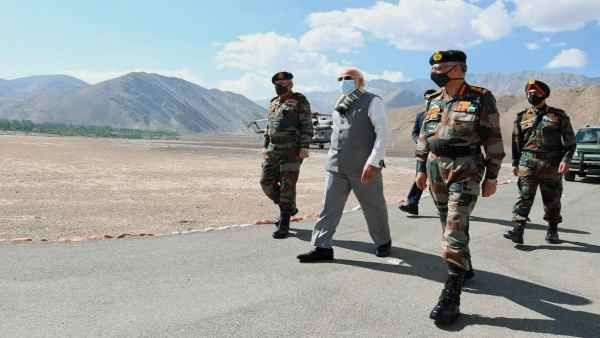 लद्दाख में आर्मी के बीच पहुंचकर पीएम मोदी ने चीन को दिए 5 बड़े संदेश, जानिए क्या