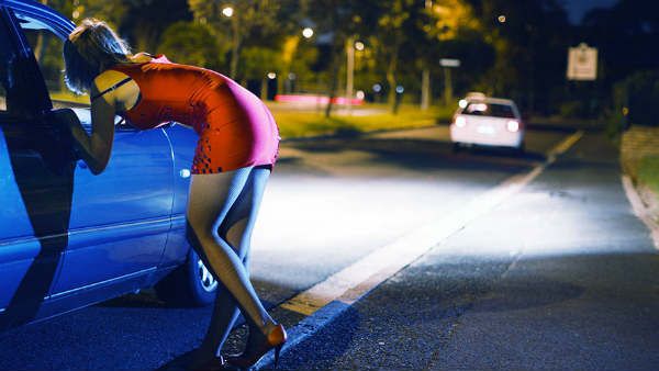 यहां खुल गए रेड लाइट एरिया लेकिन KISS करना और जोर से सांस लेना है बैन, सेक्स वर्कर्स की है ये तैयारी