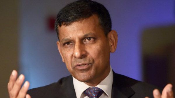 वैक्सीन आने के बाद भी लंबे वक्त तक अर्थव्यवस्था पर रहेगा कोविड-19 का प्रभाव: रघुराम राजन