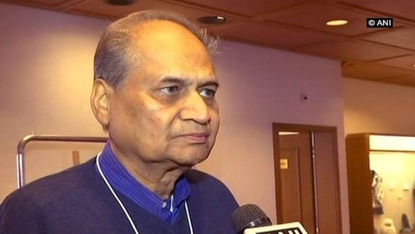 बजाज फाइनेंस के चेयरमैन पद से राहुल बजाज का इस्तीफा, बेटे संजीव को मिली कमान