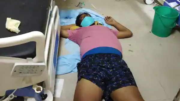 रांचीः रिम्स अस्पताल में कोविड सेंटर में फर्श पर गिरा रहा मरीज, नहीं था कोई मदद करने वाला