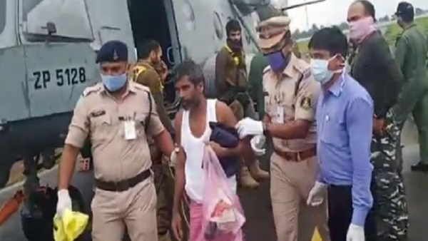 14 घंटे तक लहरों के बीच फंसे युवक को एयरफोर्स ने बचाया तो कहा- हेलिकॉप्टर पर बैठकर मजा आया