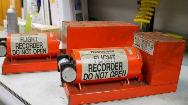 BLACK BOX: विमान हादसे के बाद सबसे पहले क्यों खोजा जाता है ब्लैक बॉक्स?
