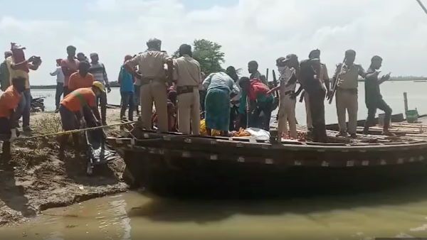 बिहार: गंडक और कोसी नदी में नाव पलटने से 30 से ज्यादा लोग लापता, 10 के शव बरामद