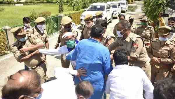 ग्राम प्रधान सत्यमेव जयते की हत्या पर गरमाई राजनीति, पीएल पुनिया, अजय कुमार लल्लू समेत प्रतिनिधिमंडल नजरबंद