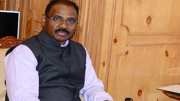 जम्मू-कश्मीर के उपराज्यपाल जीसी मुर्मू ने दिया इस्तीफा: सूत्र