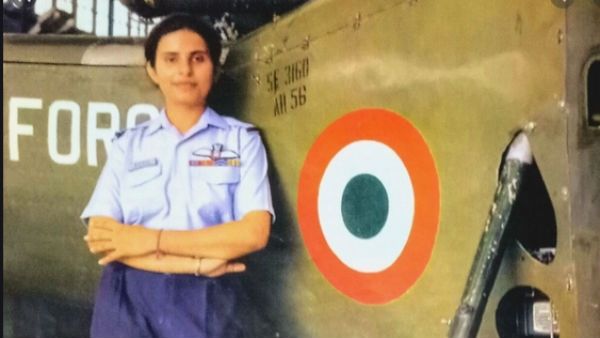 फिल्‍म की रिलीज के साथ IAF की दो रिटायर्ड पायलट आमने-सामने, गुंजन सक्‍सेना बोली- अपने बारे में सफाई देने की जरूरत नहीं