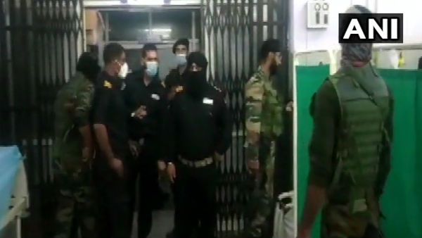 कश्मीर: बारामुला में सेना की गाड़ी पर आतंकी हमला, 6 नागरिक घायल