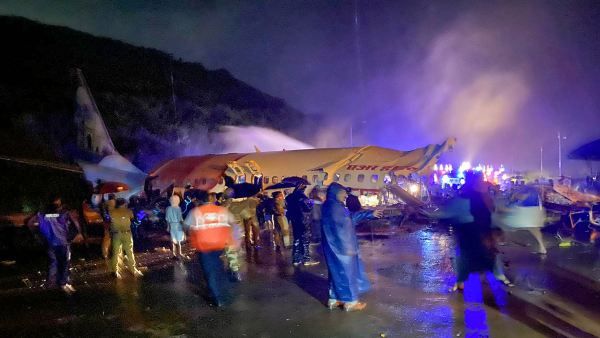 Kozhikode Plane Crash: क्वॉरंटीन किए गए 600 स्थानीय, जिन्होंने घायल यात्रियों की मदद की थी