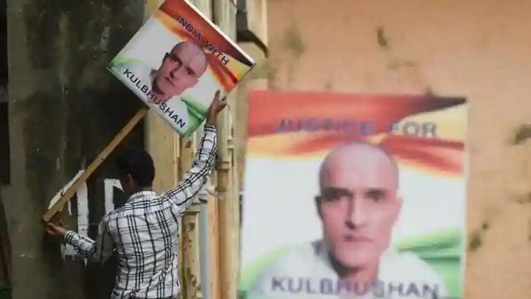 PAK नेशनल असेंबली में पास हुआ कुलभूषण जाधव की सजा से जुड़ा अहम बिल, मिलेंगे ये अधिकार