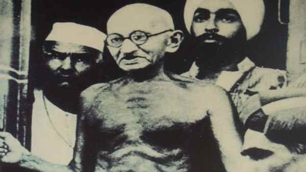 महात्मा गांधी जिस देश के खिलाफ लड़े वही सम्मान में जारी करेगा सिक्का, वजह अलग है