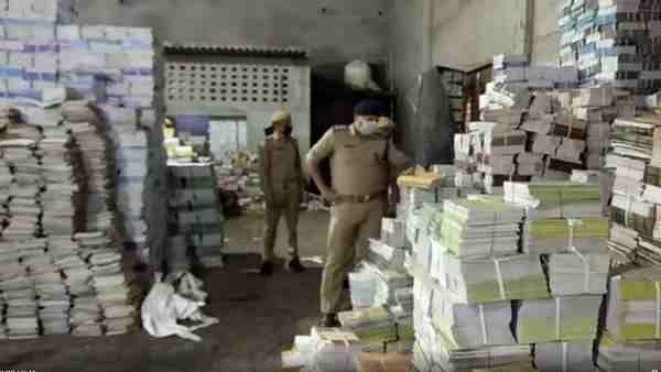 एसटीएफ ने मेरठ में पकड़ी NCERT की 35 करोड़ रुपए की नकली किताबें, दिल्ली समेत इन राज्यों में होती थी सप्लाई