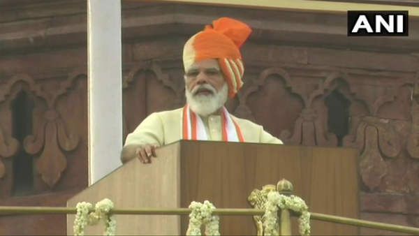 लाल किले की प्राचीर से PM ने फहराया तिरंगा, जानिए उनके संबोधन की बड़ी बातें