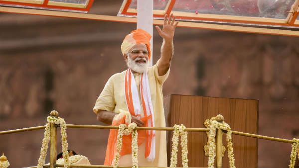 लाल किले से बोले पीएम मोदी- लड़कियों की शादी की उम्र की समीक्षा कर रही सरकार, जल्द लेंगे फैसला