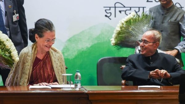 प्रणब मुखर्जीः सोनिया गांधी को धन्यवाद देना चाहिए, जिनसे सीखे थे कभी उन्होंने राजनीति के गुर
