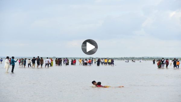 समंदर नहीं राजस्थान का रेगिस्तान है ये, बाड़मेर के रेडाणा गांव में गोवा बीच जैसा नजारा, देखें LIVE