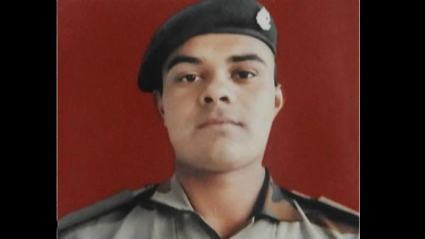 जम्‍मू कश्‍मीर: पुंछ में पाकिस्‍तान की फायरिंग में शहीद 24 साल के सिपाही रोहिन कुमार