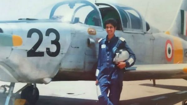 IAF की पूर्व पायलट ने कहा- मैं हूं कारगिल जंग में दाखिल होने वाली पहली लेडी पायलट, गुंजन सक्‍सेना नहीं