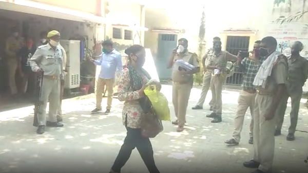 लखनऊ से दिल्ली जा रही डबल डेकर बस में महिला से रेप, यमुना एक्सप्रेस-वे पर मथुरा पुलिस ने पकड़ा क्लीनर