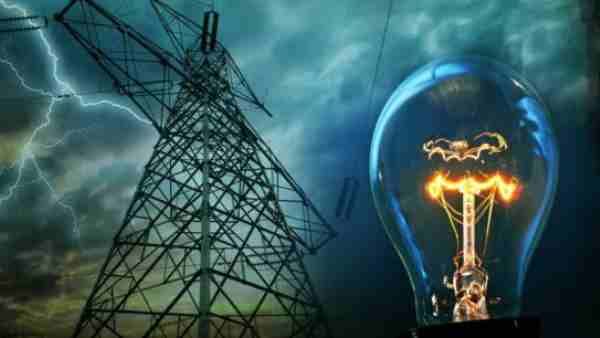 स्मार्ट मीटरों में आई गड़बड़ी से UP के लाखों घरों में छाया अंधेरा, ऊर्जा मंत्री ने दो अधिकारियों को किया सस्पेंड