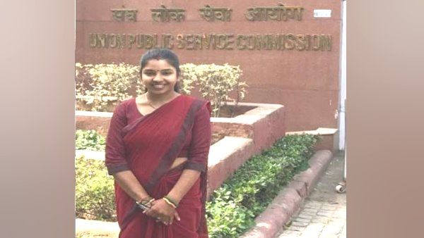 UPSC Result: MNC की जॉब छोड़ शुरू की पढ़ाई, शादी के दूसरे दिन इंटरव्यू देकर तान्या सिंघल बनीं IAS अफसर