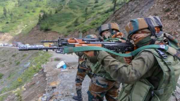 जम्मू-कश्मीर: पुलिस और सेना के जॉइंट ऑपरेशन में दो आतंकी गिरफ्तार, जैश से है कनेक्शन