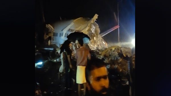 केरल विमान हादसा: DGCA ने कहा-तेज बारिश के कारण रनवे पर फिसलने के बाद वैली में गिरने से प्‍लेन के हुए दो टुकड़े