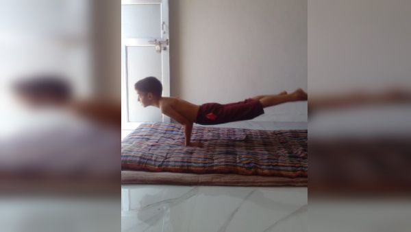 लॉकडाउन में टीवी-यूट्यूब देखकर योग गुरु बना राजस्थान का 8 वर्षीय दिव्यंक