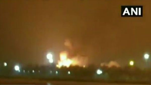Gujarat: लगातार 3 धमाकों के बाद सूरत के ONGC प्लांट में लगी भीषण आग