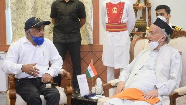 राज्यपाल से मिलने के बाद रिटायर्ड नेवी अफसर बोले- मुझे पीटते वक्त आरएसएस-बीजेपी का चमचा कहा, आज मैं इनसे जुड़ता हूं