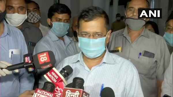 केजरीवाल ने दिल्‍ली में रेलवे ट्रेक के किनारे झुग्यियों में रहने वाले 48,000 लोगों के लिए किया बड़ा ऐलान